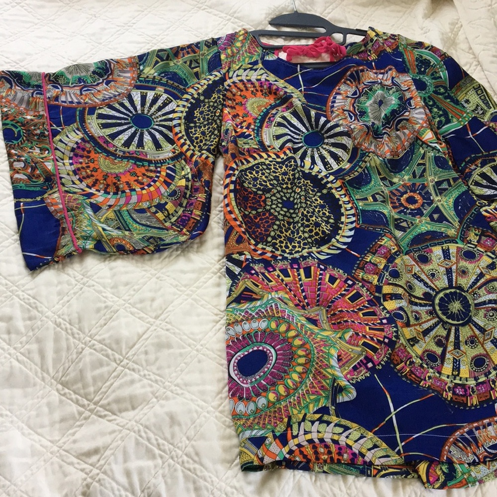 Slinky eccentric kimono sleeve mini dress